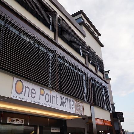 One Point Hotel Kuching Exterior photo