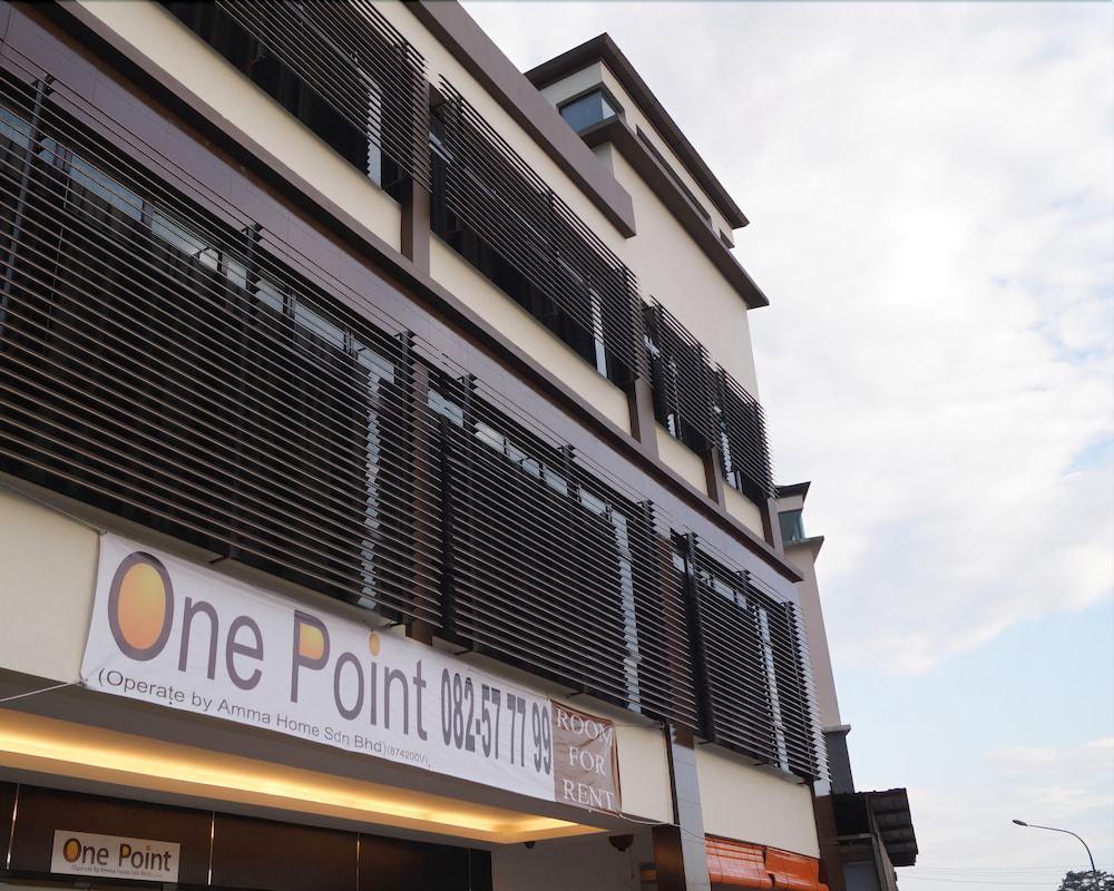 One Point Hotel Kuching Exterior photo