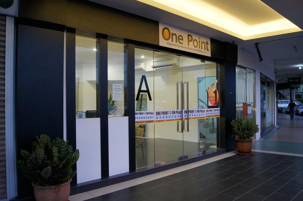 One Point Hotel Kuching Exterior photo