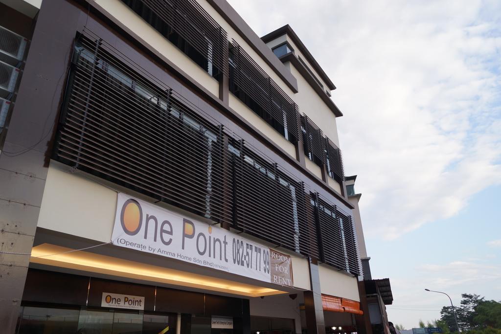 One Point Hotel Kuching Exterior photo