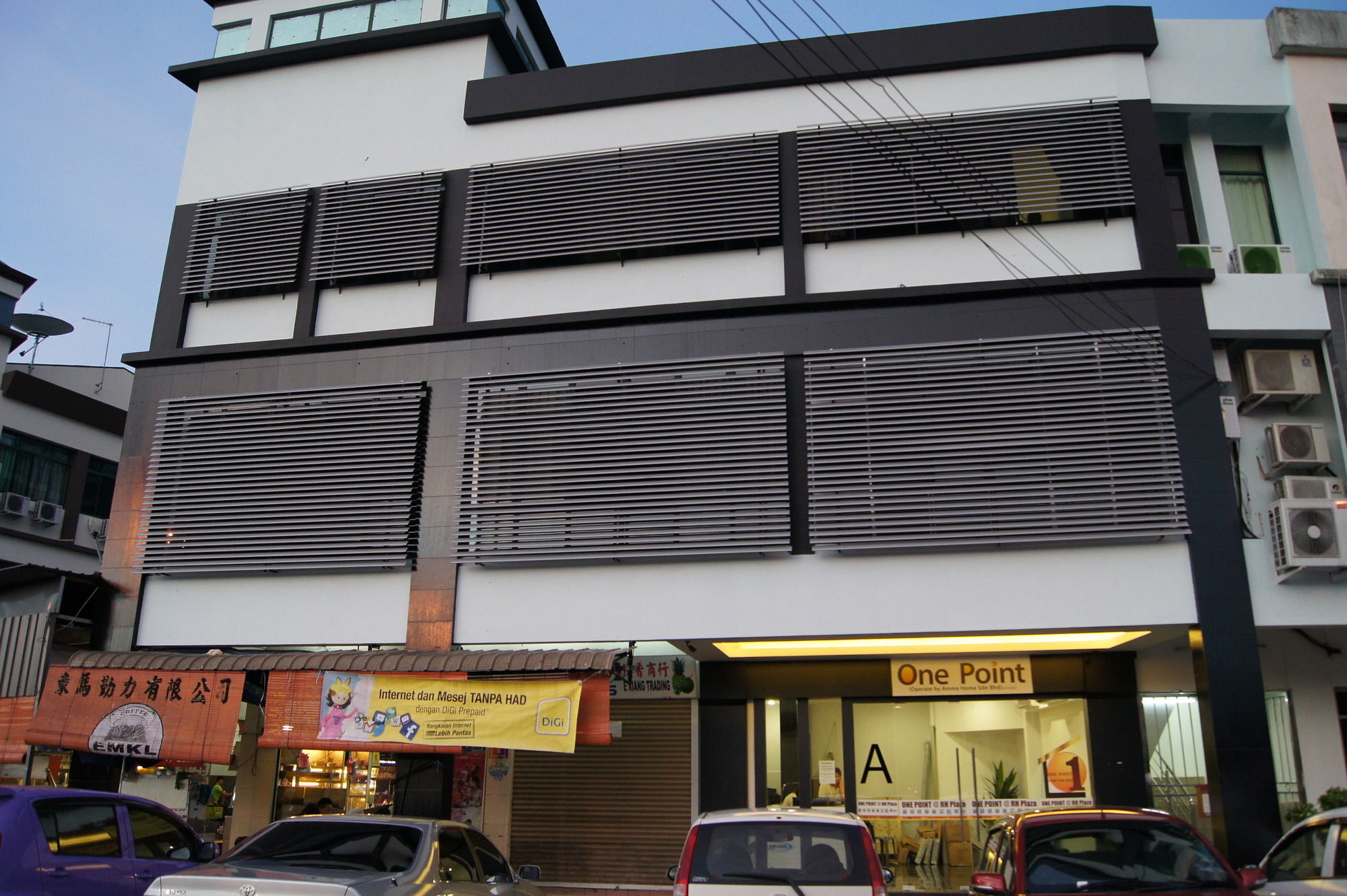 One Point Hotel Kuching Exterior photo