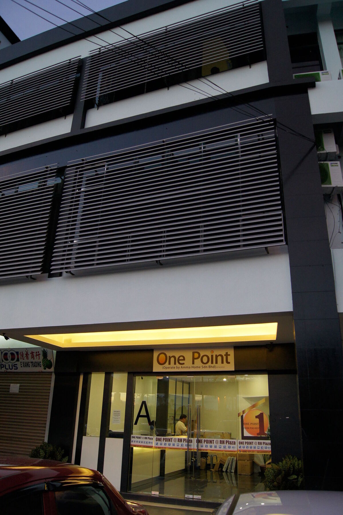 One Point Hotel Kuching Exterior photo